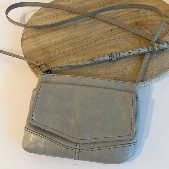 HOBO Amble Light Ash Gray Genuine Leather Mini Wallet Crossbody Bag - Picture 1 of 16